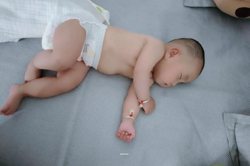 成都试管代怀几个月宝宝开始长牙